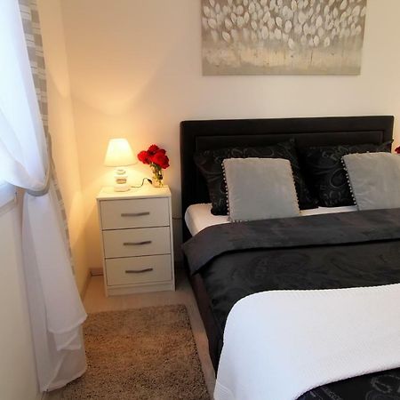 Apartman Ana Apartment Otočac Екстериор снимка