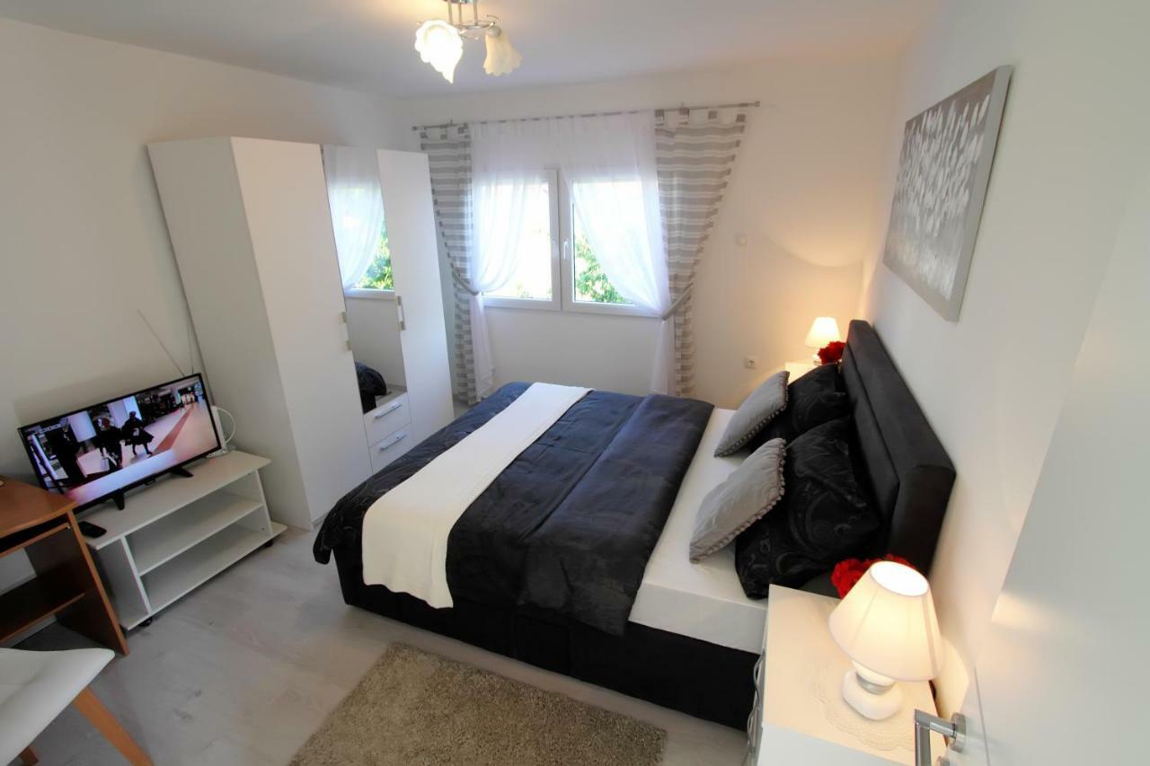 Apartman Ana Apartment Otočac Екстериор снимка
