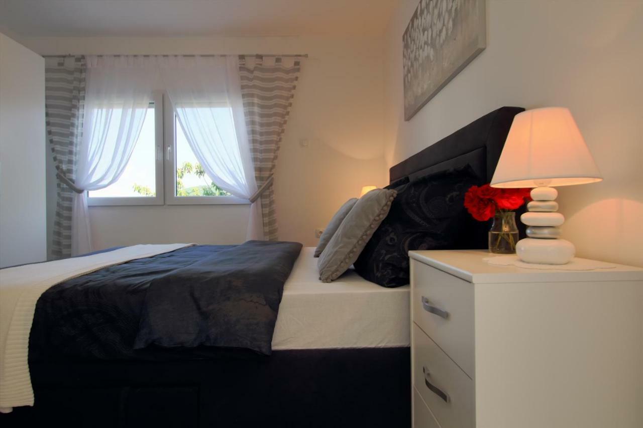 Apartman Ana Apartment Otočac Екстериор снимка