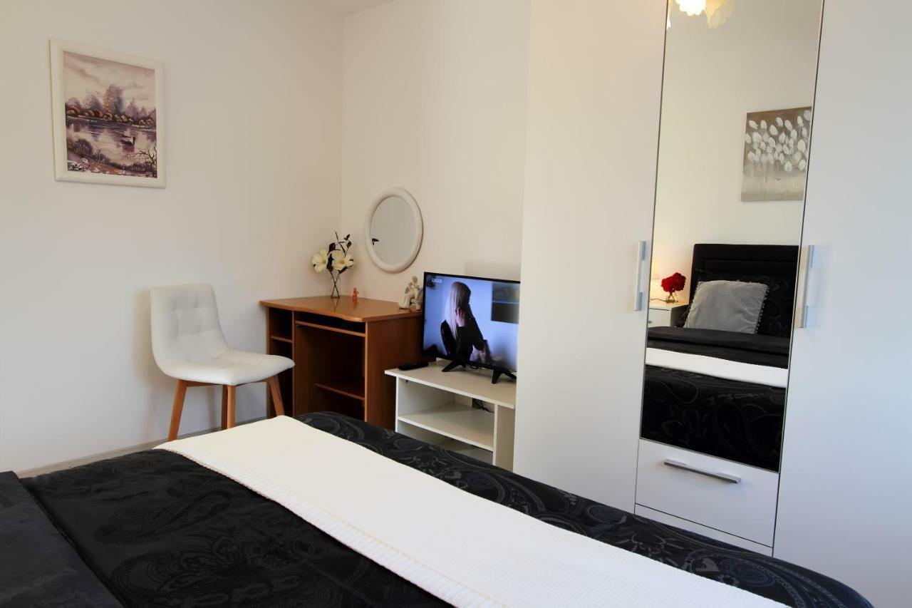 Apartman Ana Apartment Otočac Екстериор снимка