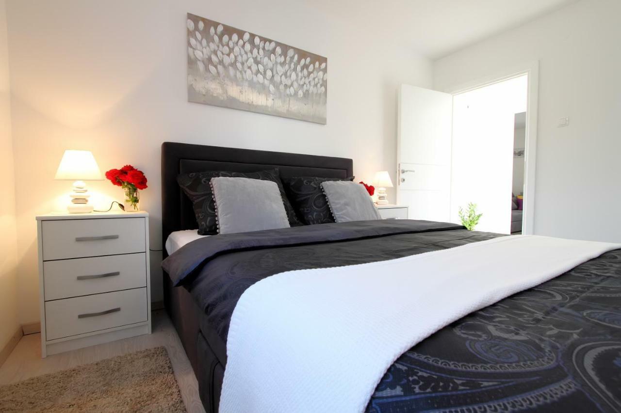 Apartman Ana Apartment Otočac Екстериор снимка