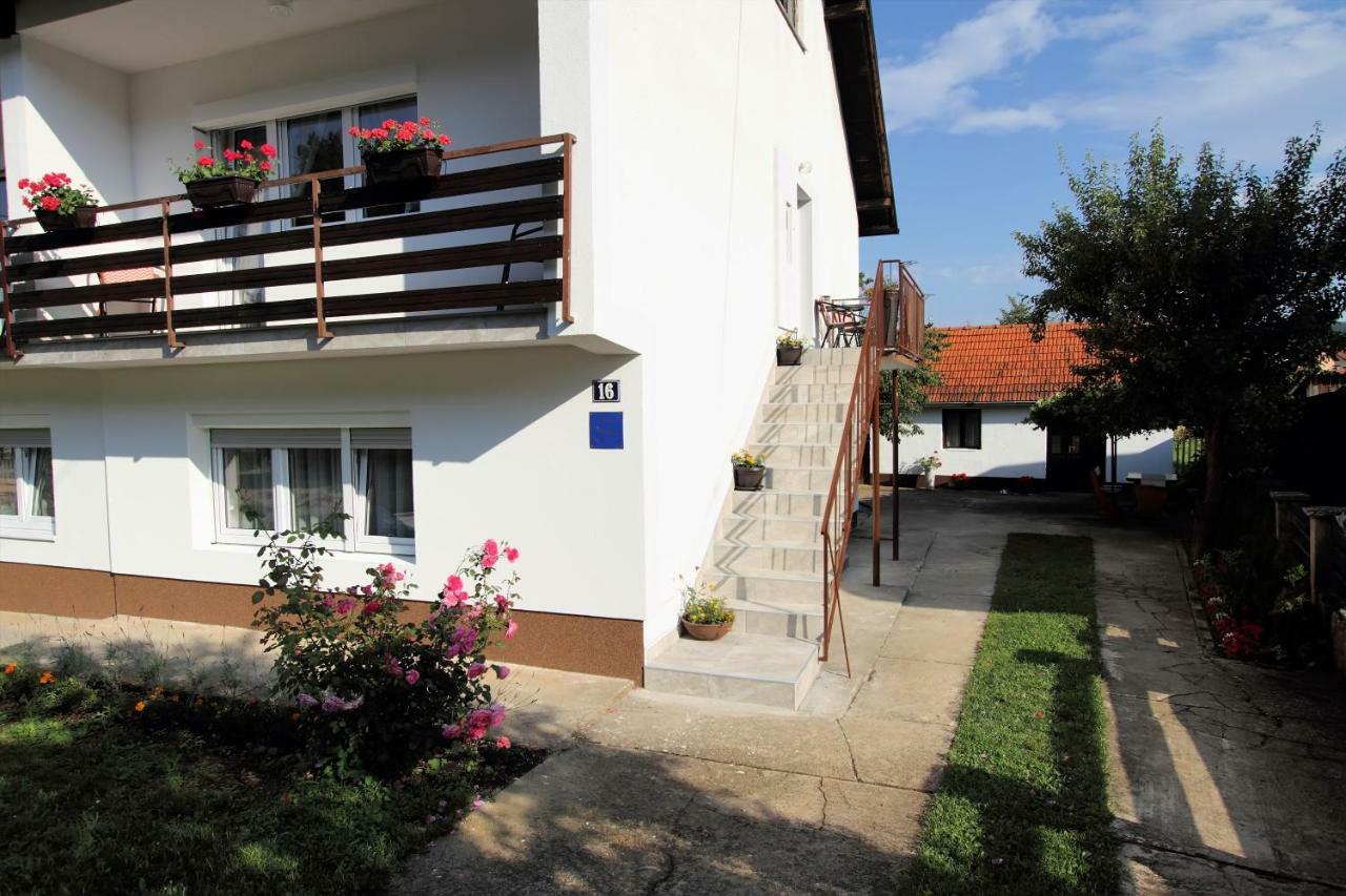 Apartman Ana Apartment Otočac Екстериор снимка